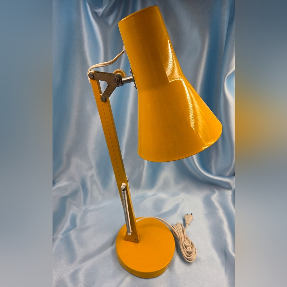 💡Vintage Lyskaer (Canada) Ltd. Mid-Century Modern Desk Lamp - Picture 5 of 15